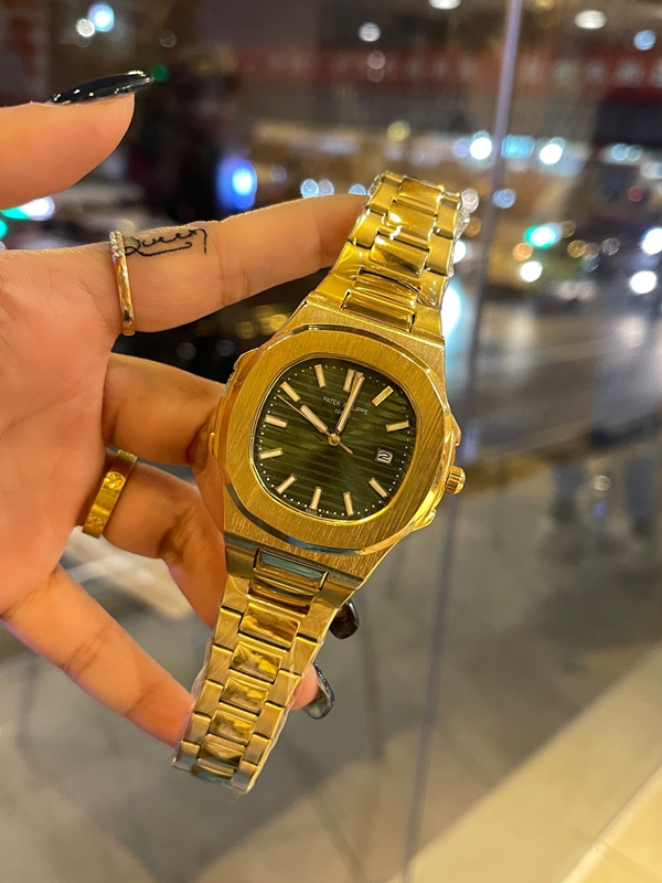 ブランド時計背面デザイン